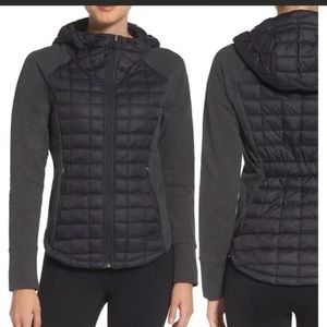 black/grey woman’s north face jacket